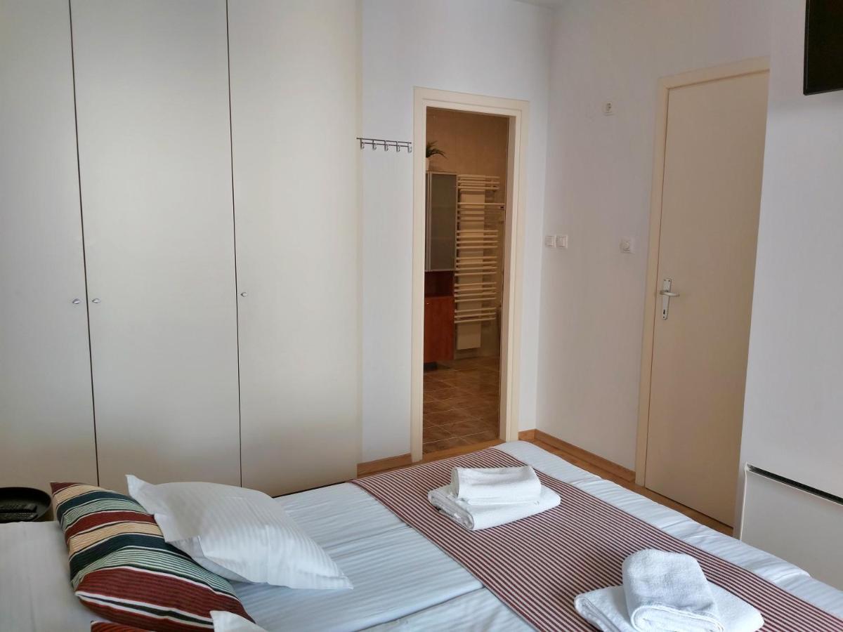 Mitra Zonata Pink Apartment Omis Exterior photo